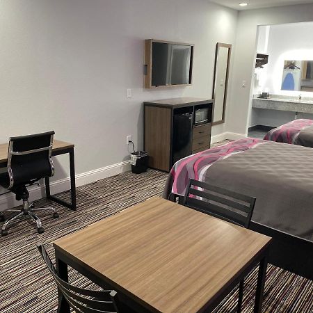 Palace Inn Crosby מראה חיצוני תמונה
