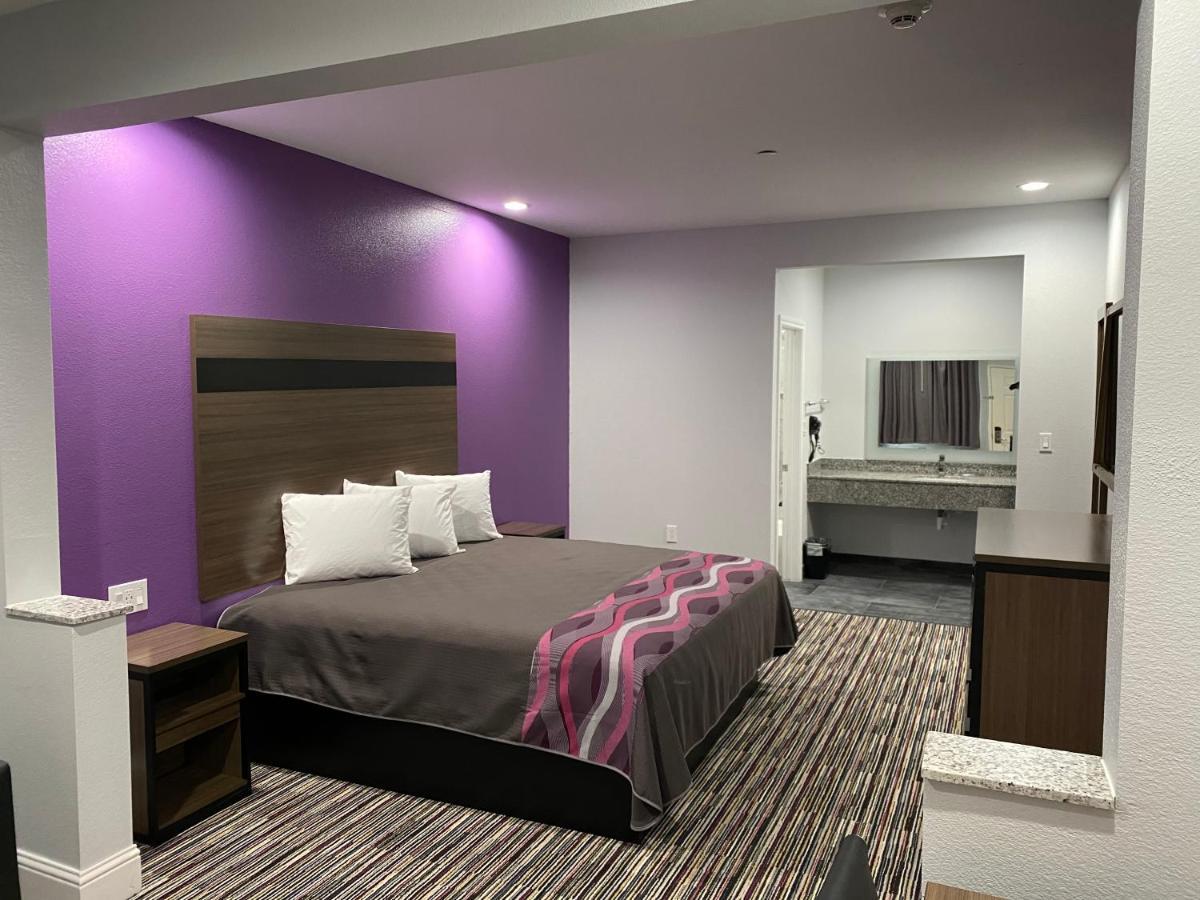 Palace Inn Crosby מראה חיצוני תמונה