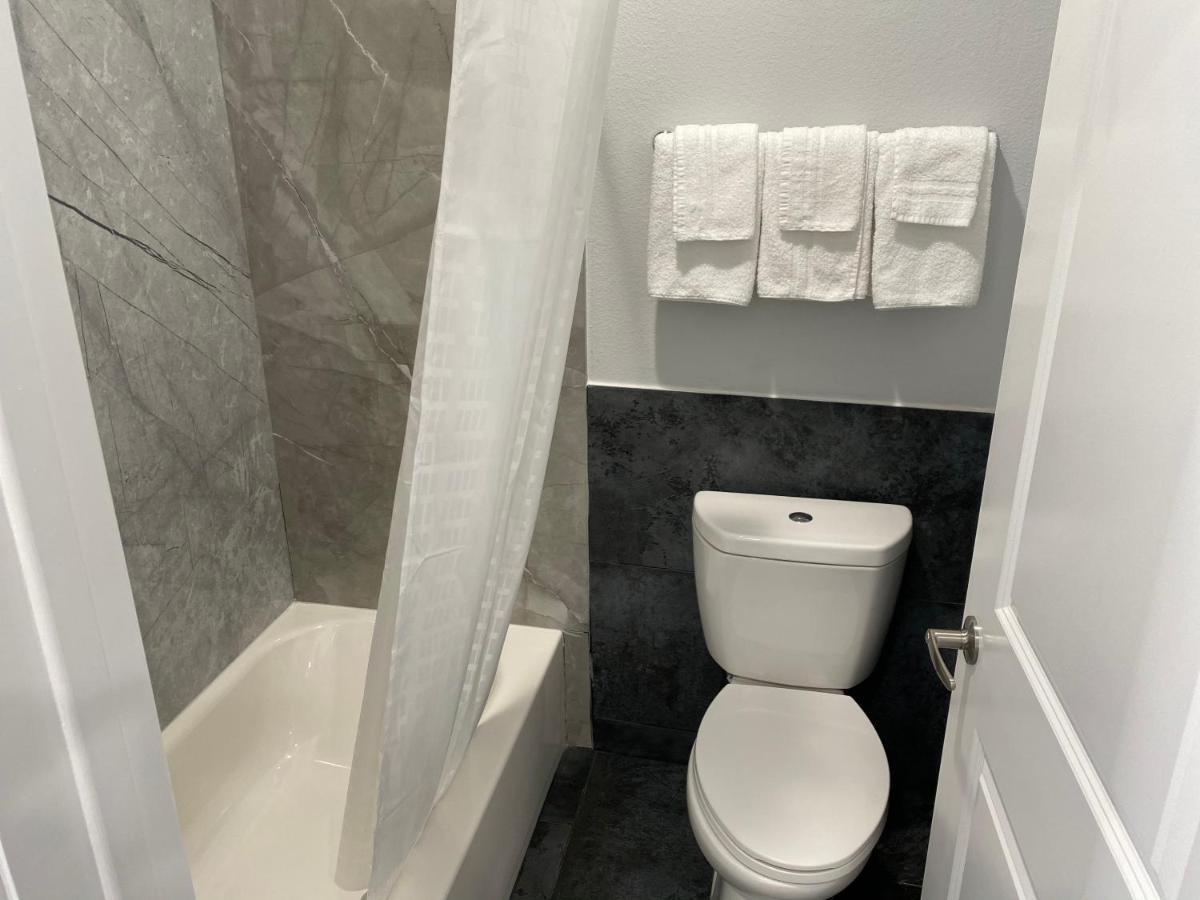 Palace Inn Crosby מראה חיצוני תמונה
