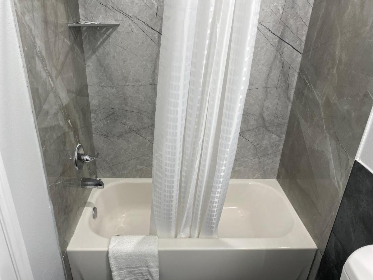 Palace Inn Crosby מראה חיצוני תמונה