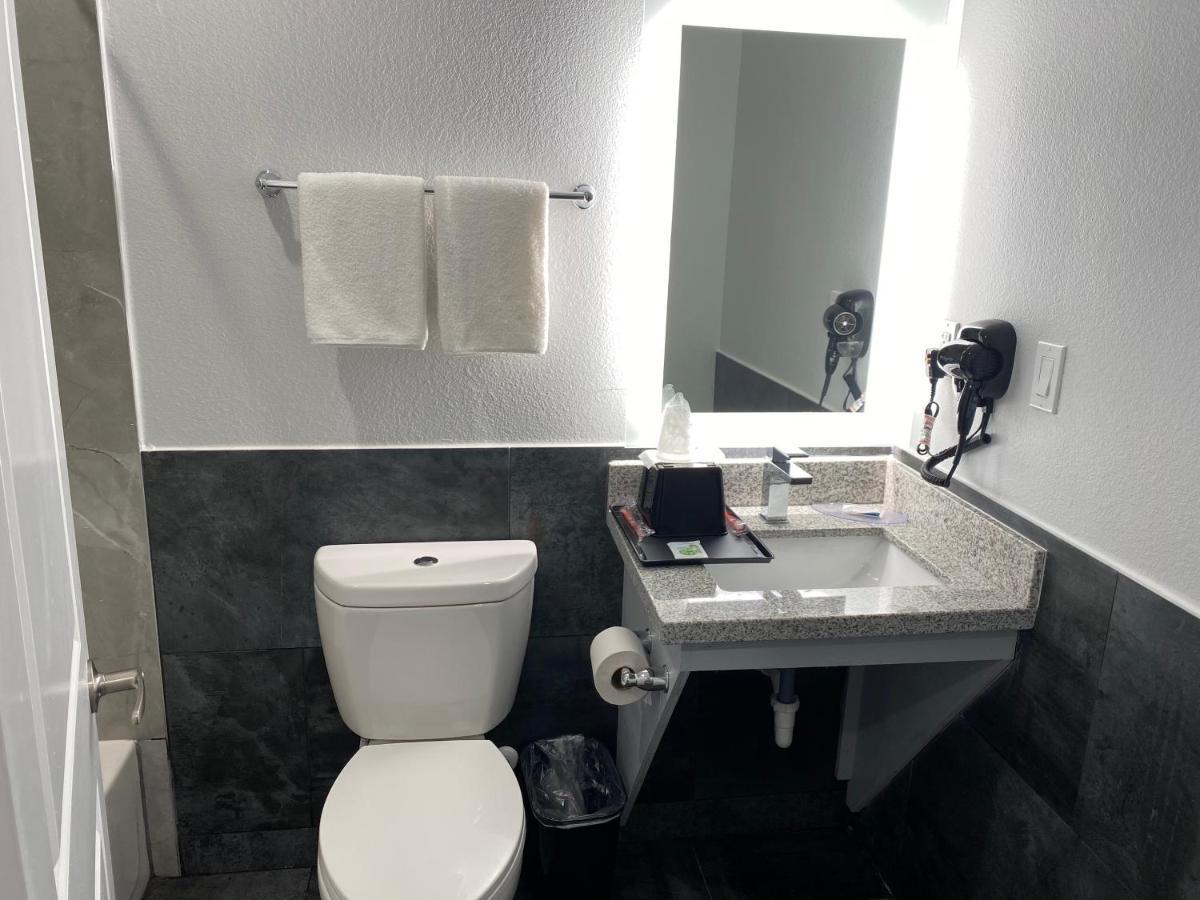 Palace Inn Crosby מראה חיצוני תמונה