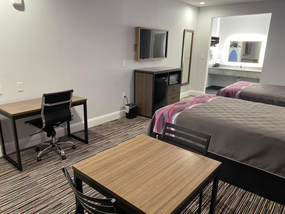 Palace Inn Crosby מראה חיצוני תמונה